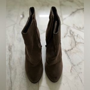 Women’s saddle style brown boots